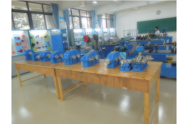 液压实训台上的冲压缸,机械创新实训室(图4) 液压实训台上的冲压缸,机械创新实训室(图4)