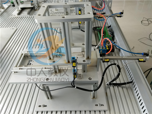 工业机器人与智能视觉系统应用实训装置,机器人实训台，大供料单元